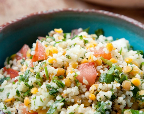 סלט קוסקוס מלא, עדשים כתומים וקולורבי