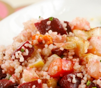 סלט קוסקוס מלא, ירקות שורש ולימון כבוש